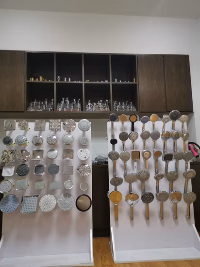 Sanitary Ware Bathroom Accessories Shower Tap Shower Faucet/ Shower Set/Shower Head/Shower